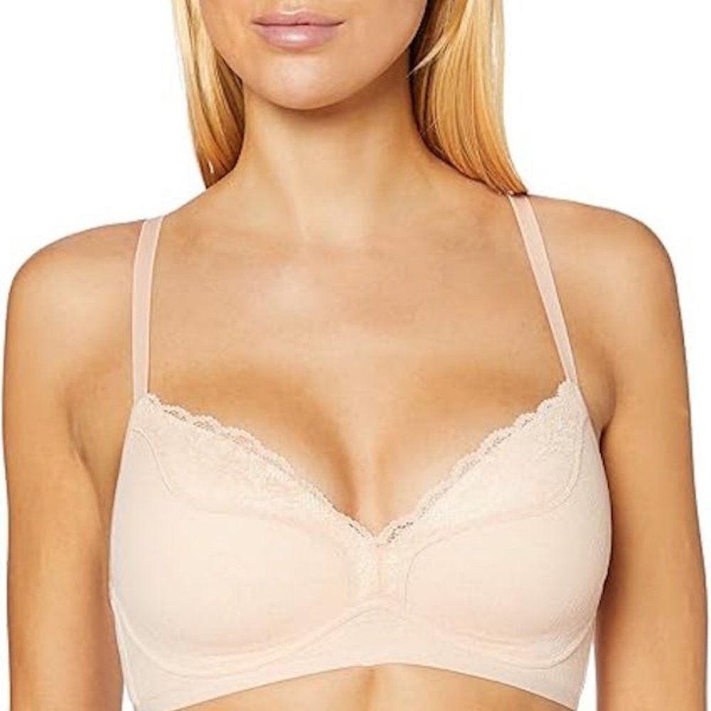 NWOT Triumph Fit Smart Wirefree Bra with 4D Stretch Padding Lace size 02